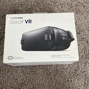 Samsung Gear VR. NWT never opened